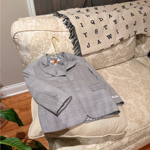 Gray Plaid Boy’s 3 Piece Suit Set Isaac Mizrahi - Picture 4 of 5